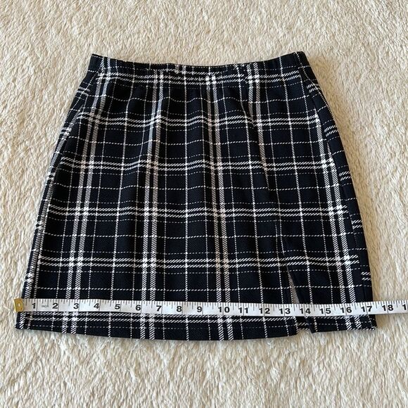 SHEIN mini skirt plaid black and white size small - Picture 8 of 14